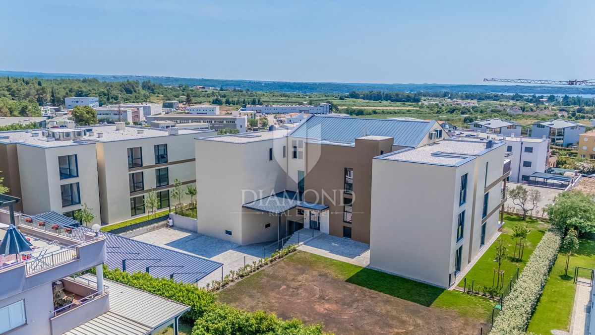 Novigrad, Moderno stanovanje s 3 spalnicami in teraso!