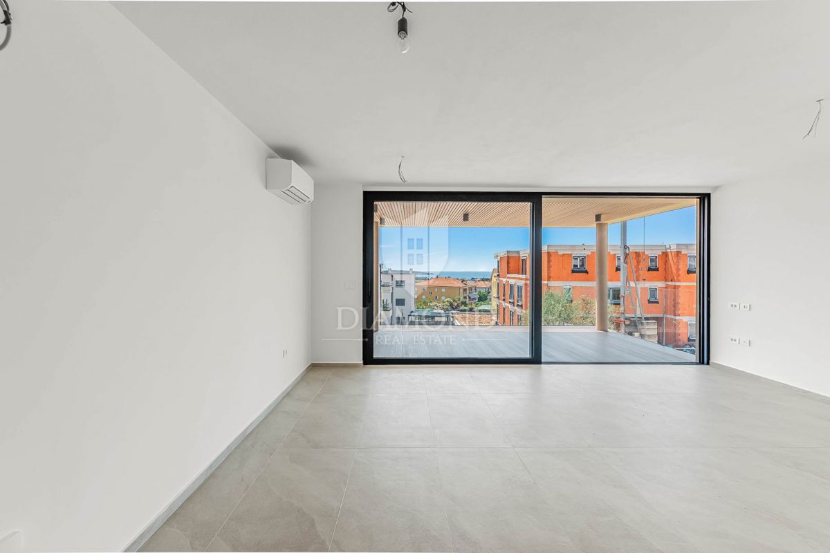 Novigrad, Moderno stanovanje s 3 spalnicami in teraso!