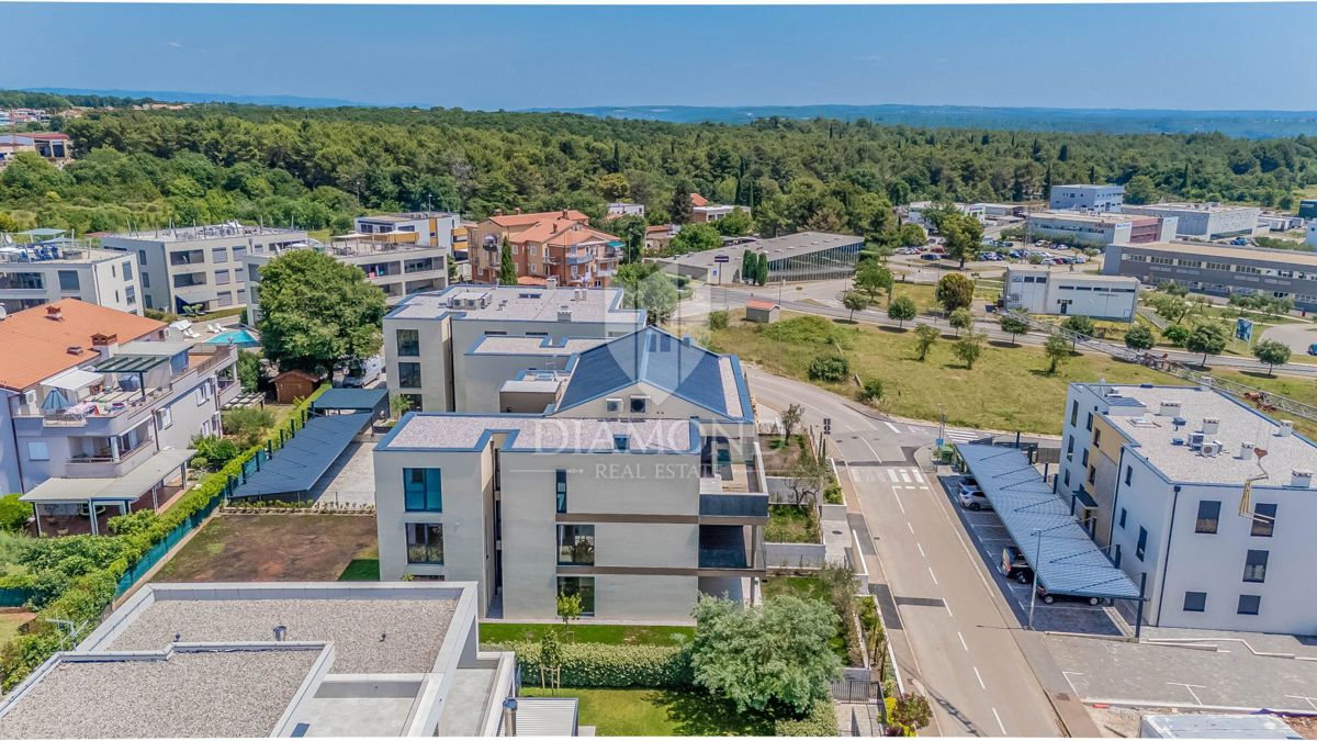 Novigrad, Moderno stanovanje s 3 spalnicami in teraso!