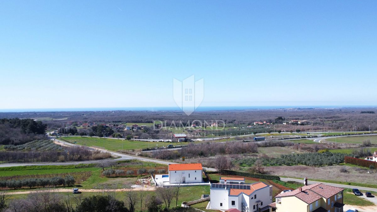 Poreč – Okolica – Atraktivna Parcela s Panoramskim Razgledom