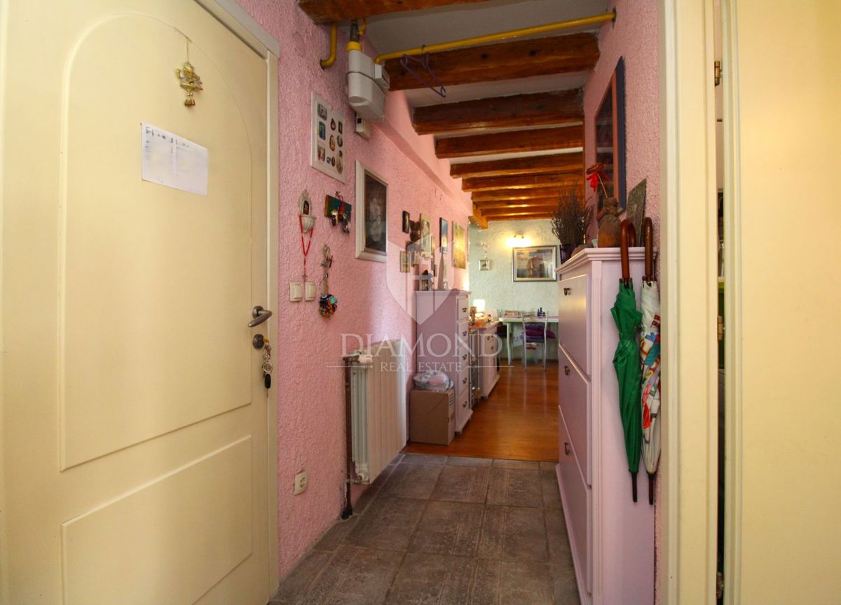 Rijeka, center, dvosobno stanovanje v prvem nadstropju