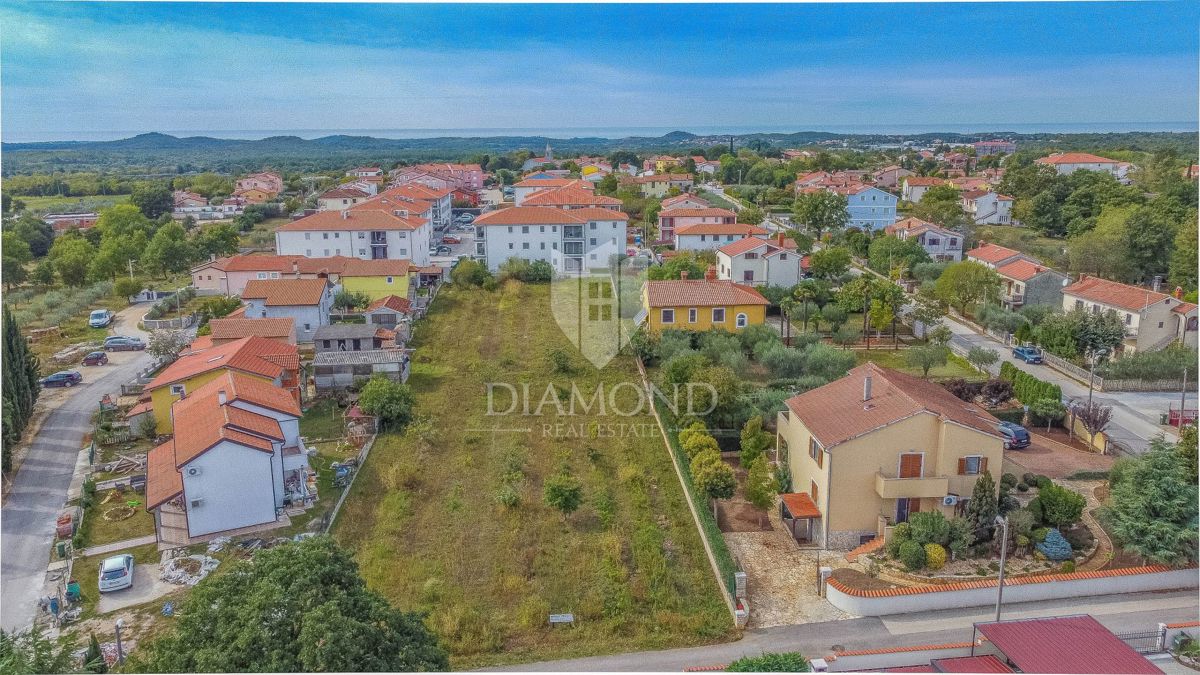 Prostorno zazidljivo zemljišče nedaleč od Poreča