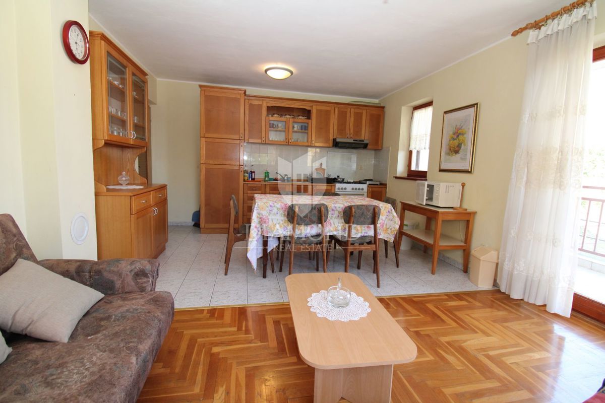 DVOSOBNO STANOVANJE Z POGLEDOM NA MORJE