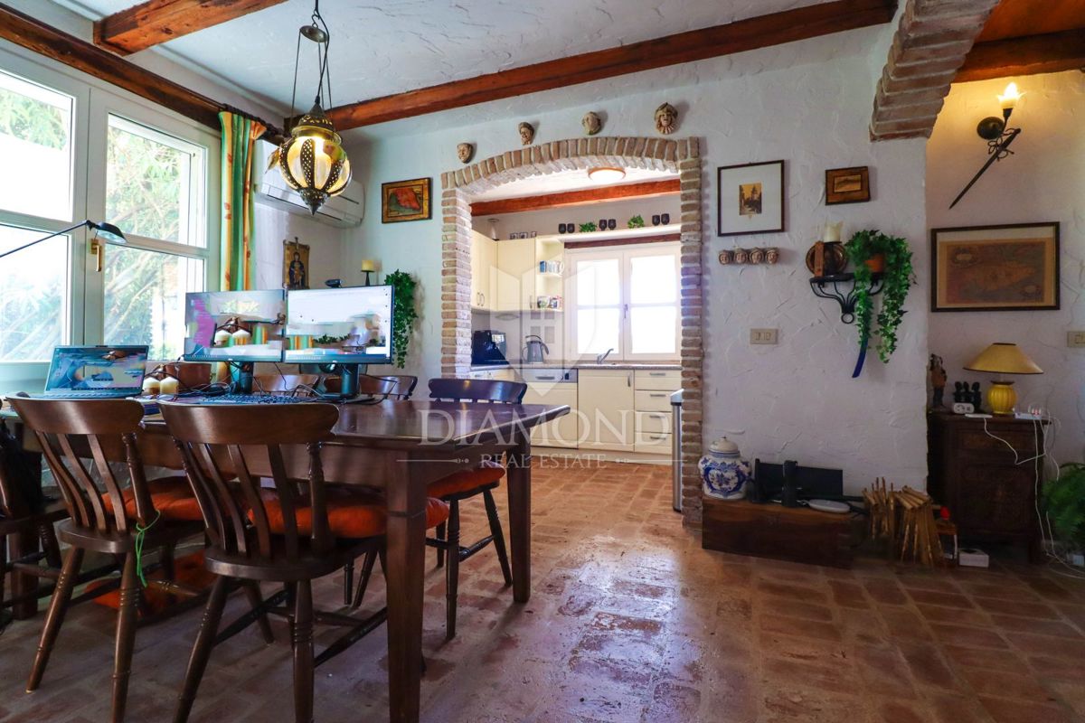 Poreč, okolica, idilična avtohtona kamnita hiša z bazenom!