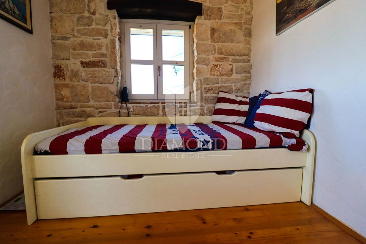 Poreč, okolica, idilična avtohtona kamnita hiša z bazenom!
