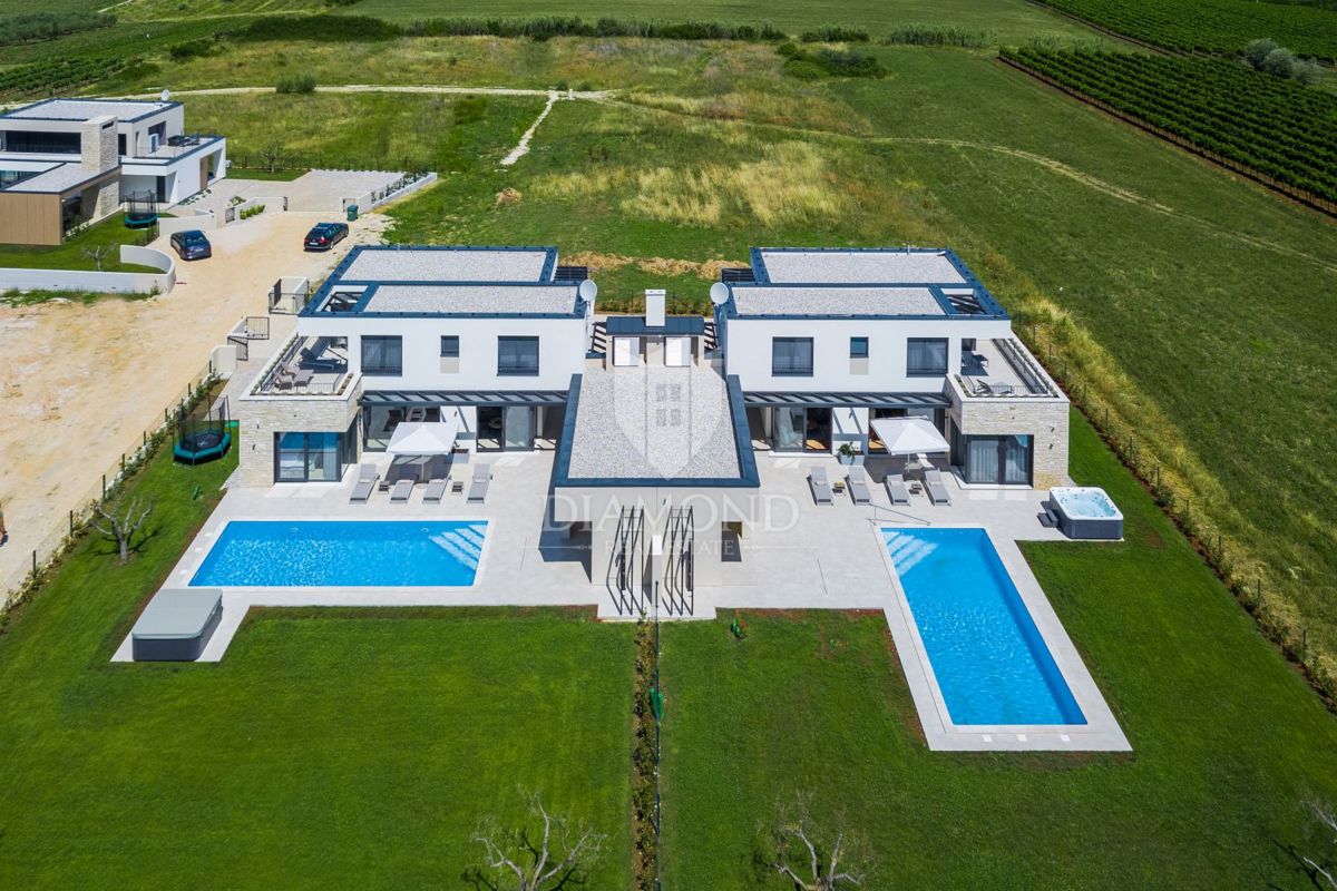 Brtonigla, čudovita vila z bazenom na robu vasi