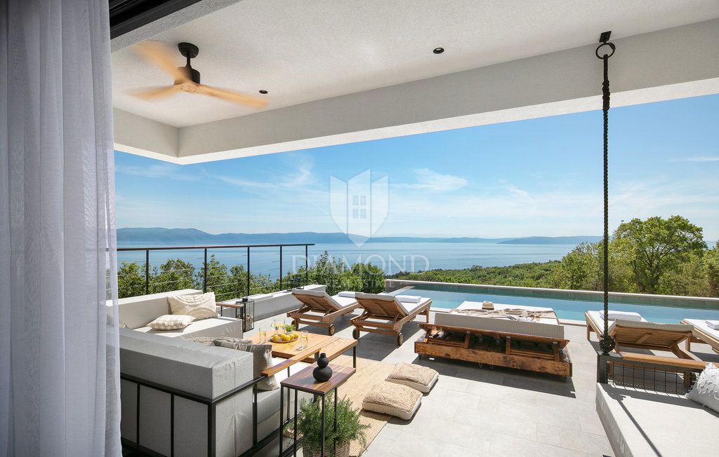 EDINSTVENA VILLA S PANORAMSKIM POGLEDOM NA MORJE