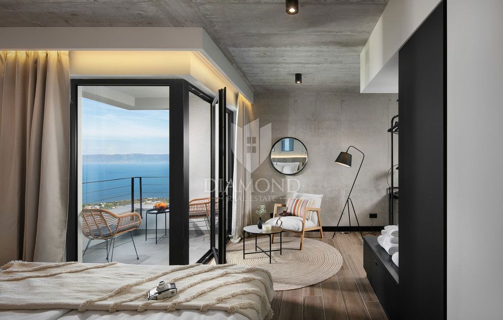 EDINSTVENA VILLA S PANORAMSKIM POGLEDOM NA MORJE