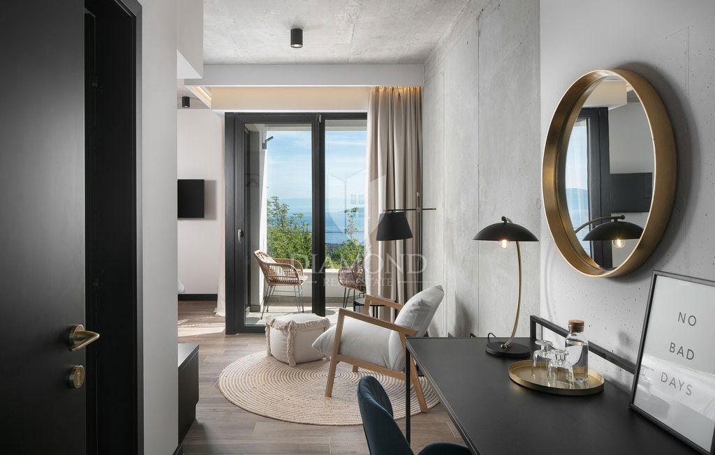 EDINSTVENA VILLA S PANORAMSKIM POGLEDOM NA MORJE