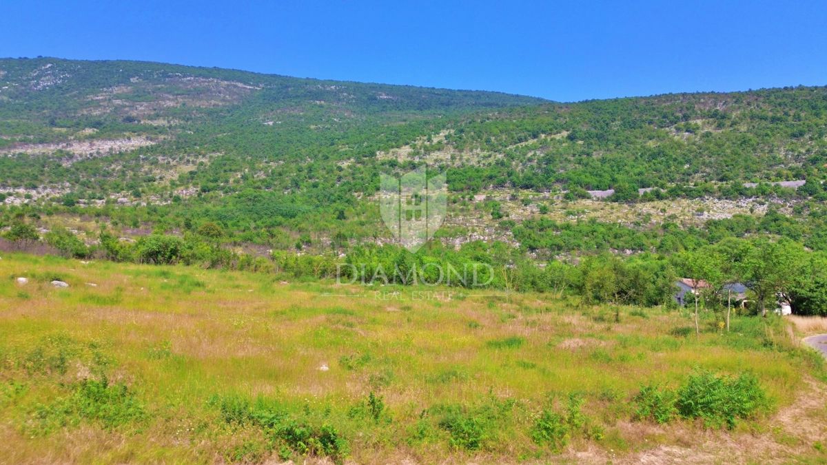 Kršan, okolica, gradbeno zemljišče s čudovitim razgledom