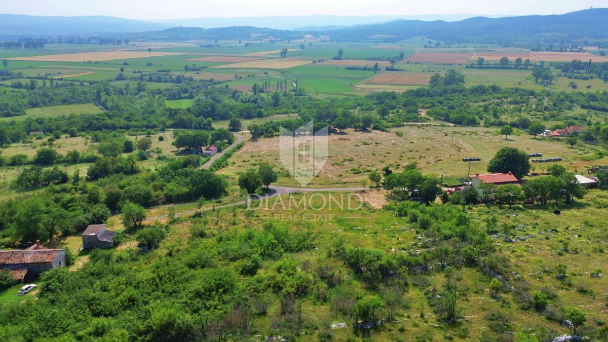 Kršan, okolica, gradbeno zemljišče s čudovitim razgledom