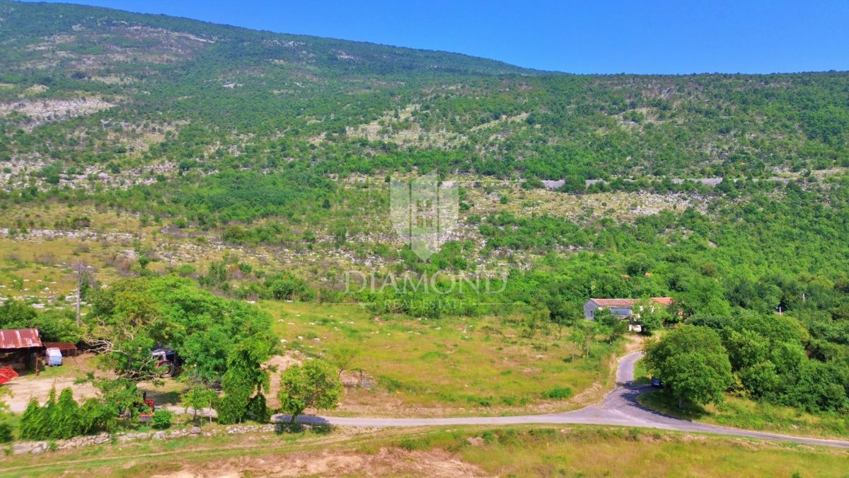 Kršan, okolica, gradbeno zemljišče s čudovitim razgledom
