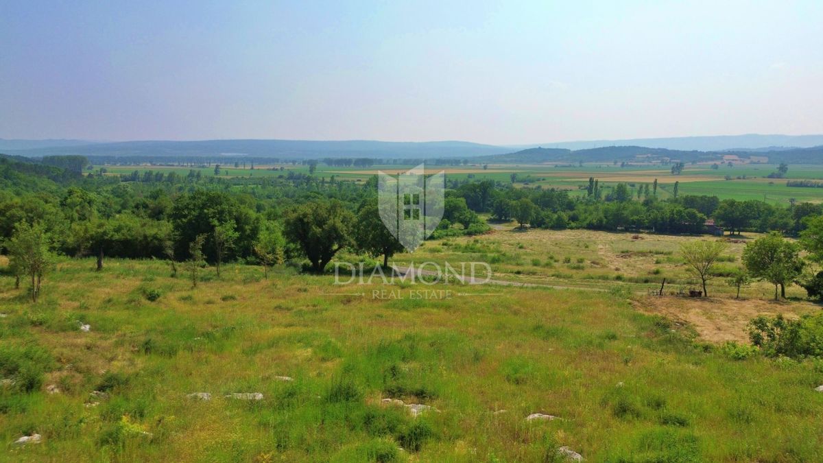 Kršan, okolica, gradbeno zemljišče s čudovitim razgledom