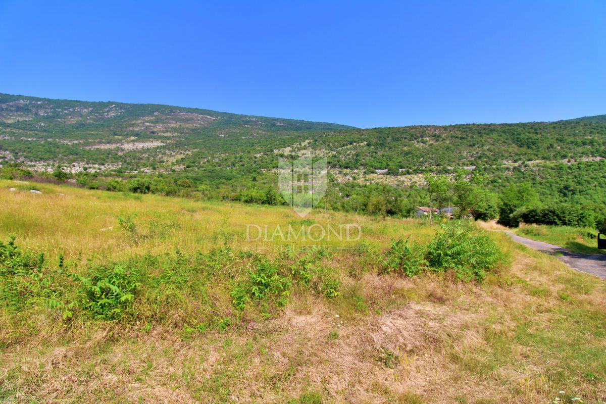 Kršan, okolica, gradbeno zemljišče s čudovitim razgledom
