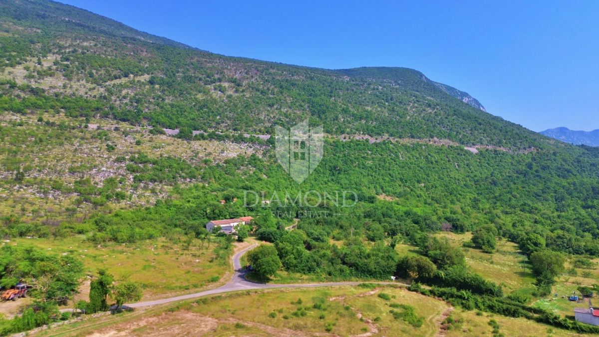 Kršan, okolica, gradbeno zemljišče s čudovitim razgledom