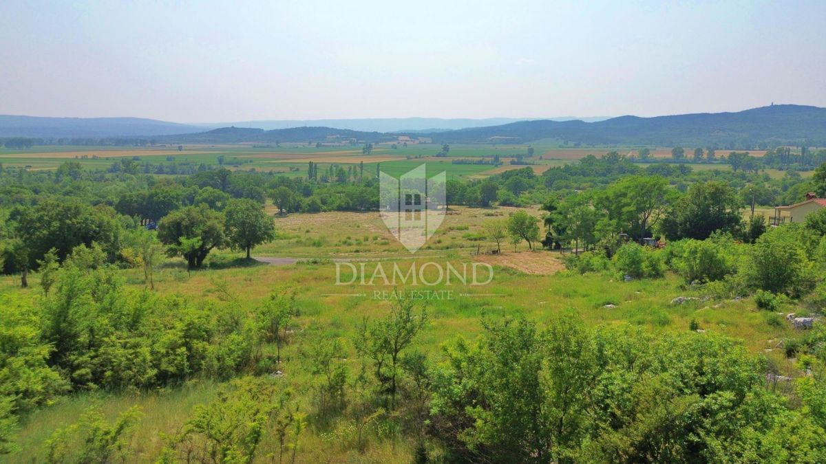 Kršan, okolica, gradbeno zemljišče s čudovitim razgledom