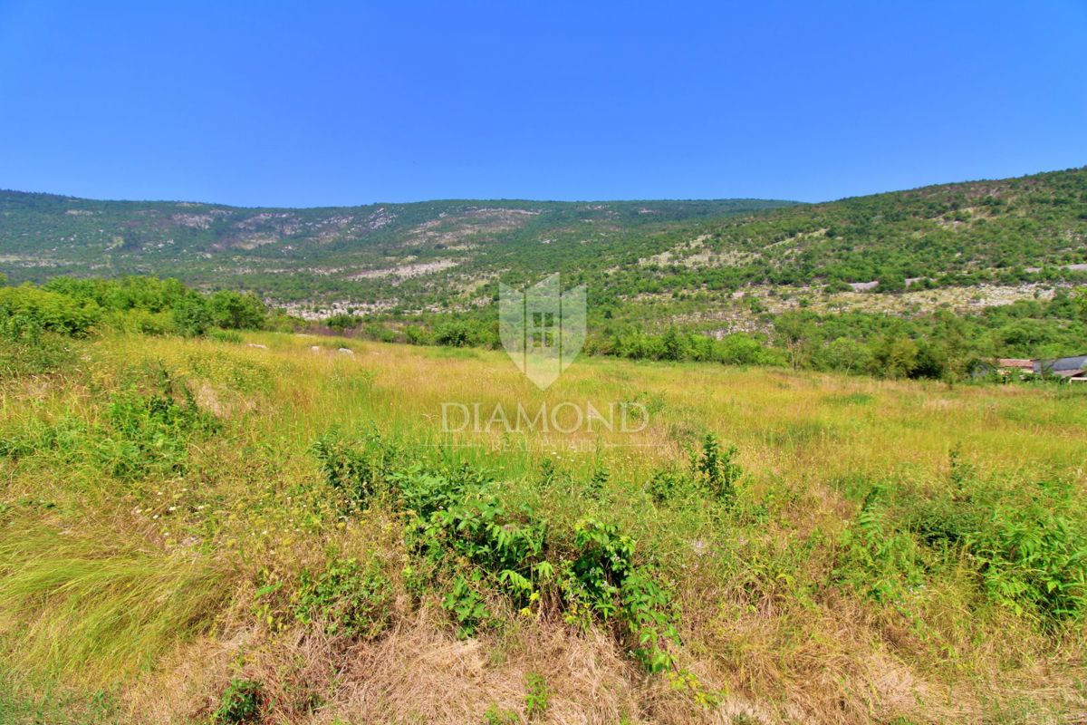Kršan, okolica, gradbeno zemljišče s čudovitim razgledom