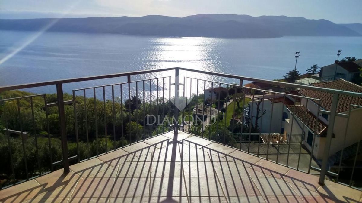 PLOMIN, OKOLICA, HIŠA S PANORAMSKIM POGLEDOM NA MORJE
