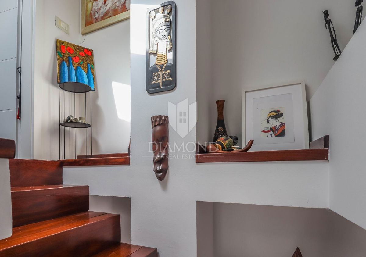 Rovinj, okolica, dvoetažno stanovanje na mirni lokaciji