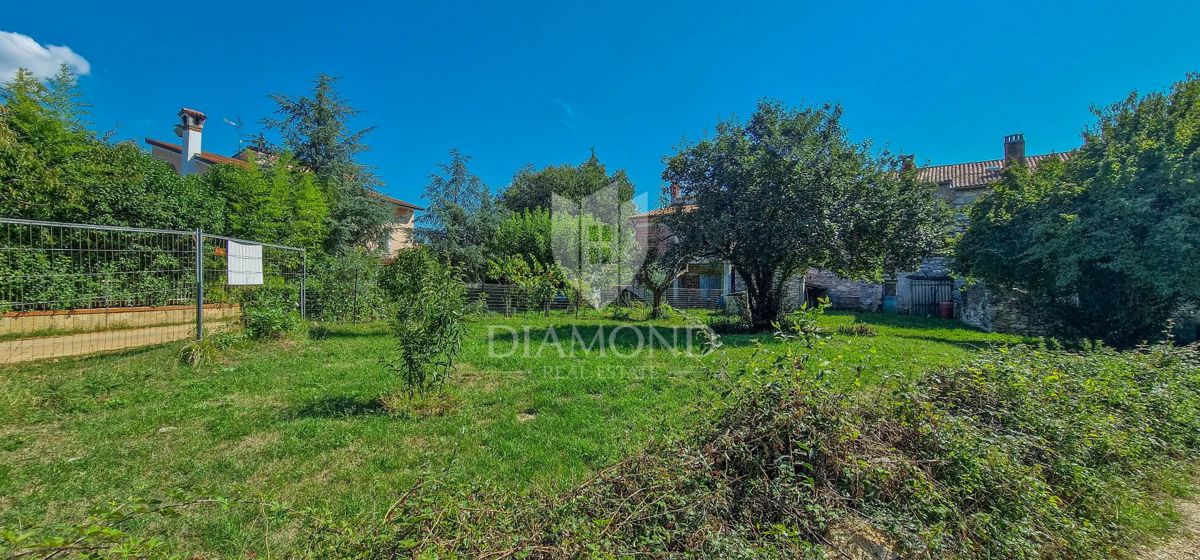 Novigrad, okolica, 2 kamniti hiši 251 m2 z velikim dvoriščem!