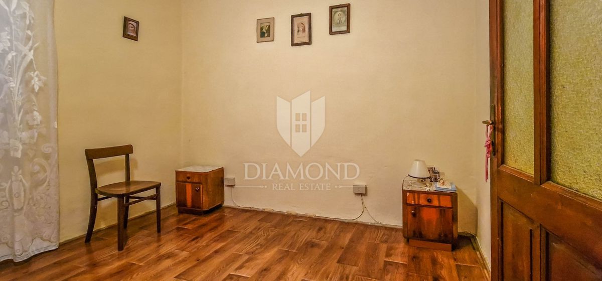 Novigrad, okolica, 2 kamniti hiši 251 m2 z velikim dvoriščem!