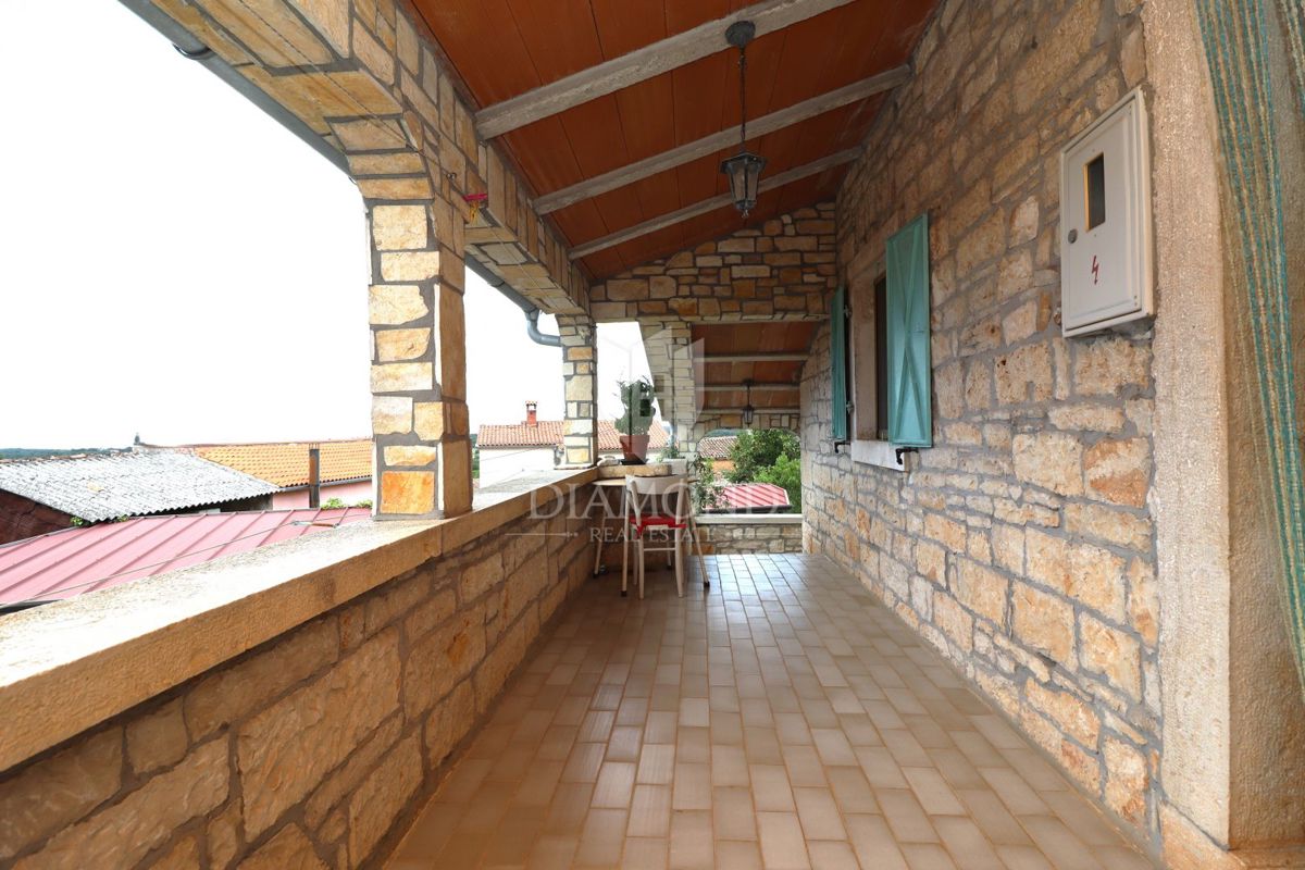   Poreč, okolica – Čudovita kamnita hiša s konobo