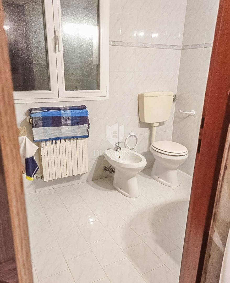 Istra, Grožnjan, Čudovita hiša s pogledom na Oprtalj!