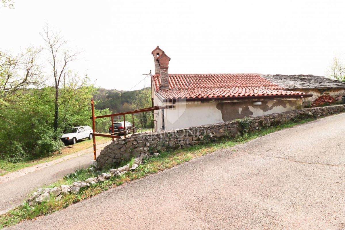 Istra, Grožnjan, Čudovita hiša s pogledom na Oprtalj!