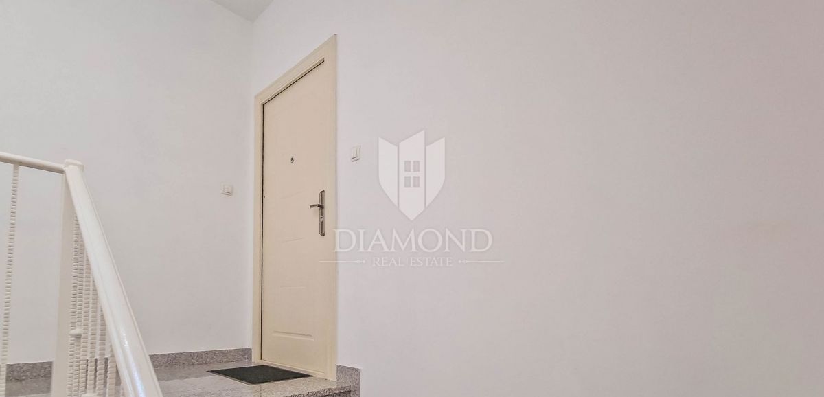 EKSKLUZIVNO! Novigrad, stanovanje 60m2 s čudovitim pogledom na morje!