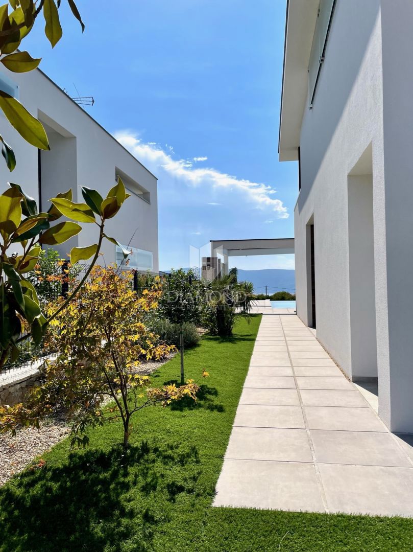 Otok Krk, nova luksuzna vila z bazenom, pogled na morje 
