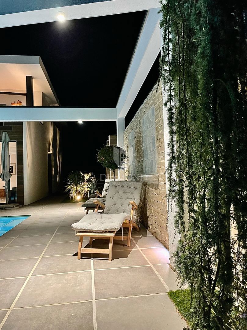 Otok Krk, nova luksuzna vila z bazenom, pogled na morje 