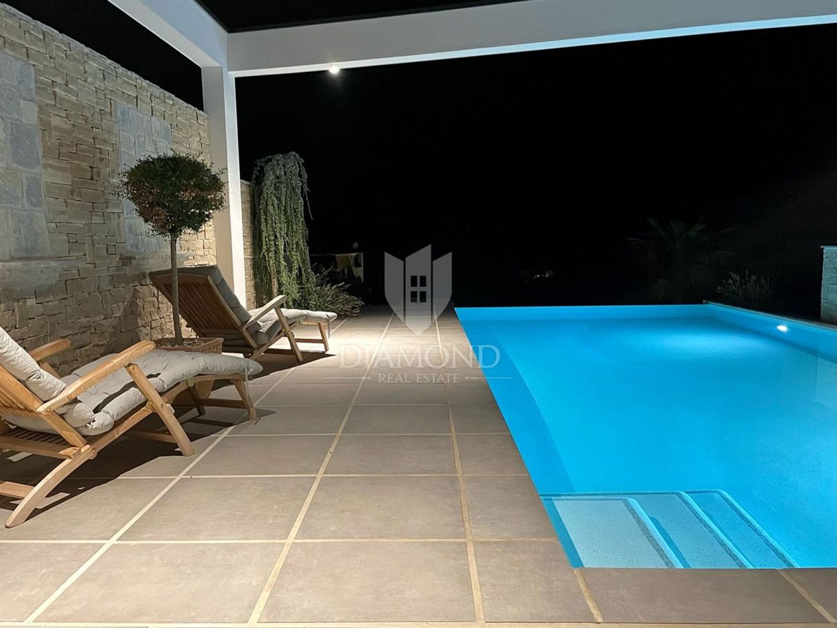 Otok Krk, nova luksuzna vila z bazenom, pogled na morje 