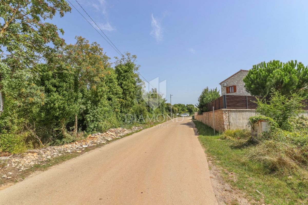 Svetvinčenat, čudovito gradbeno zemljišče na idilični lokaciji!