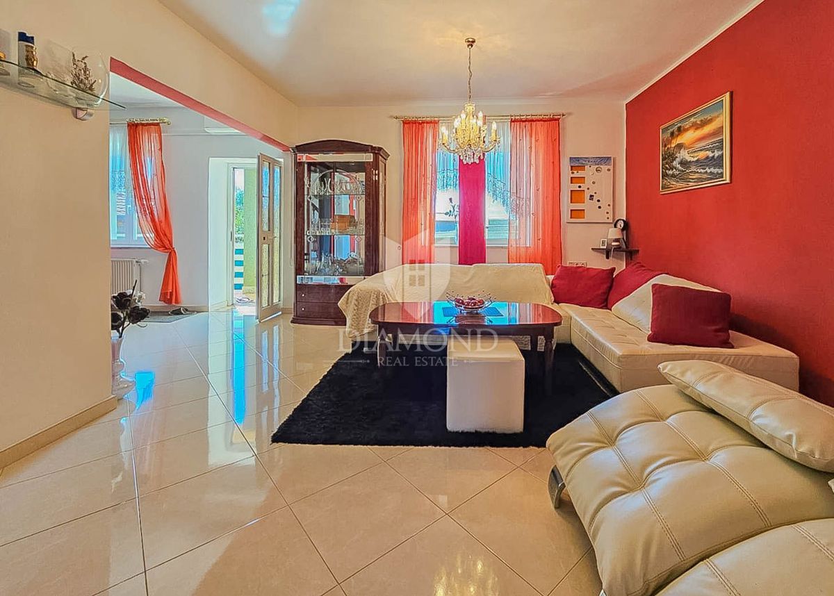 Umag, okolica! Hiša s 5 spalnicami!