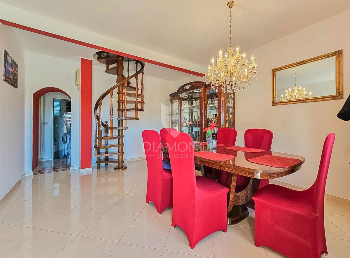 Umag, okolica! Hiša s 5 spalnicami!