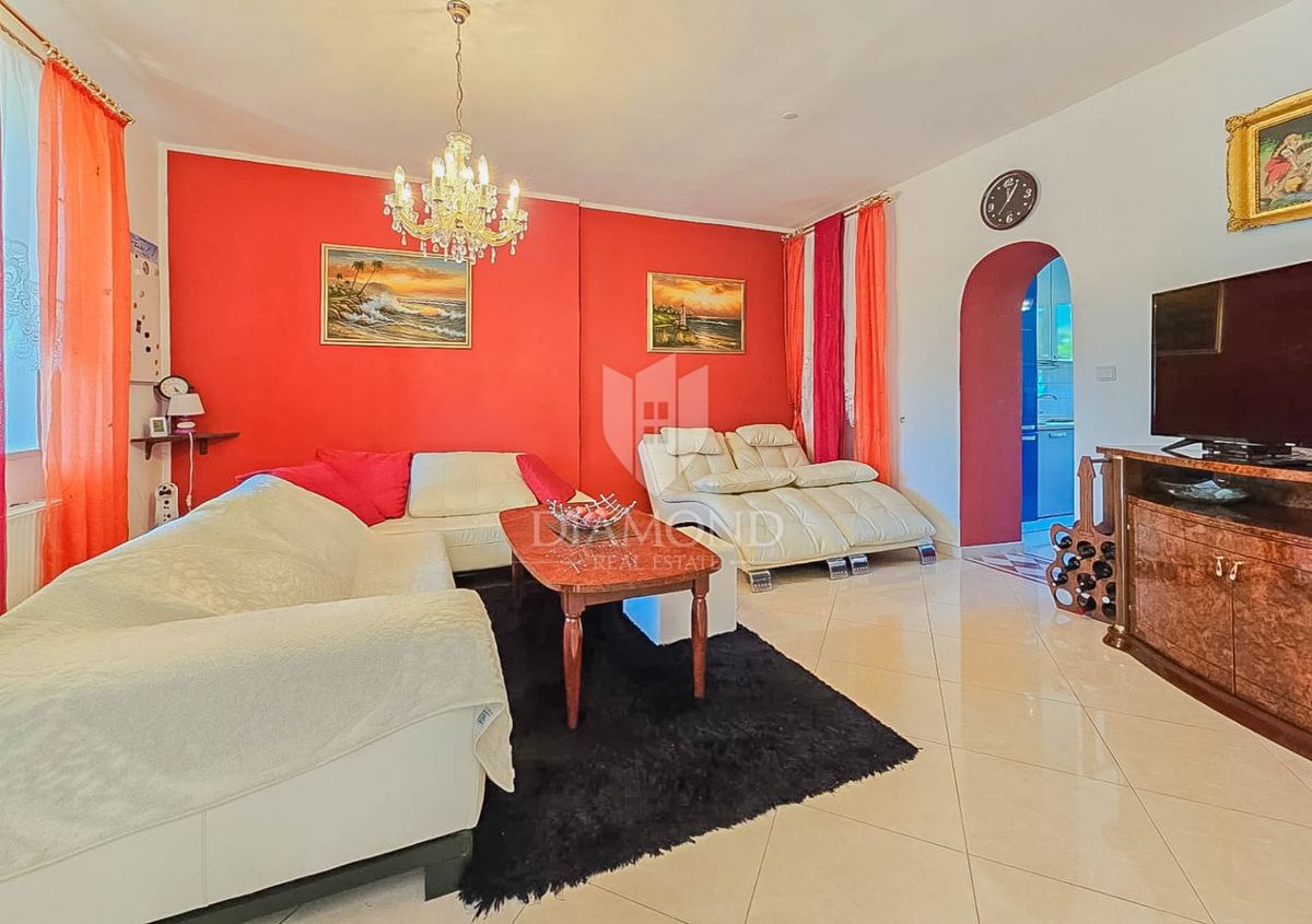 Umag, okolica! Hiša s 5 spalnicami!