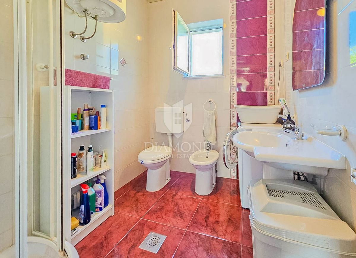 Umag, okolica! Hiša s 5 spalnicami!