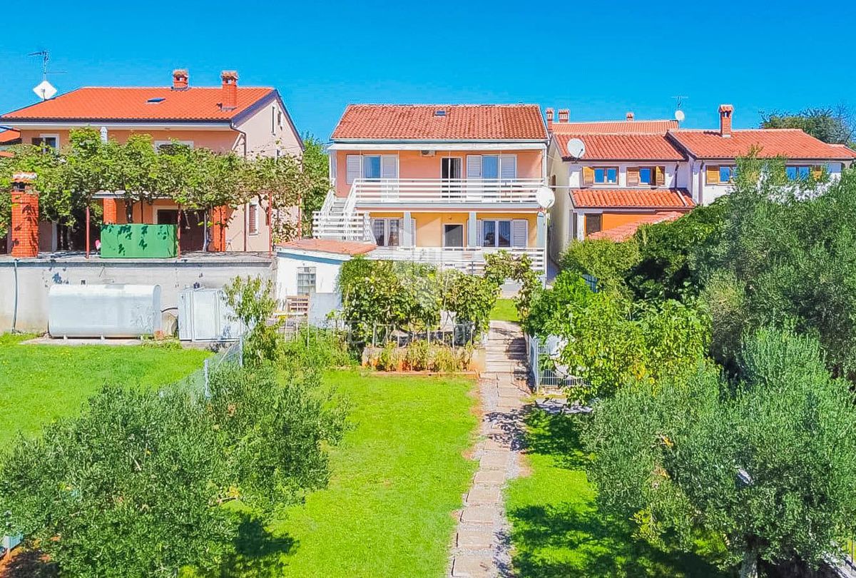 Umag, okolica! Hiša s 5 spalnicami!