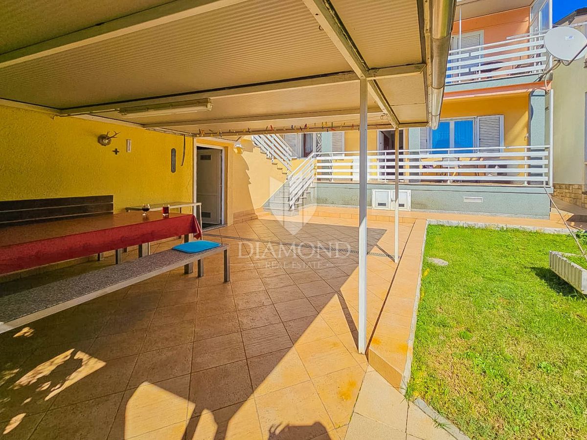 Umag, okolica! Hiša s 5 spalnicami!