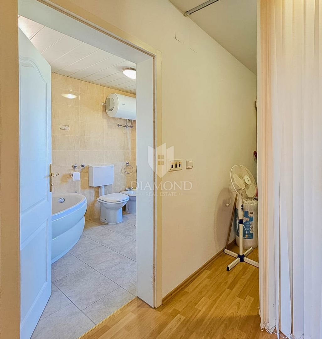 Umag, okolica! Hiša s 5 spalnicami!