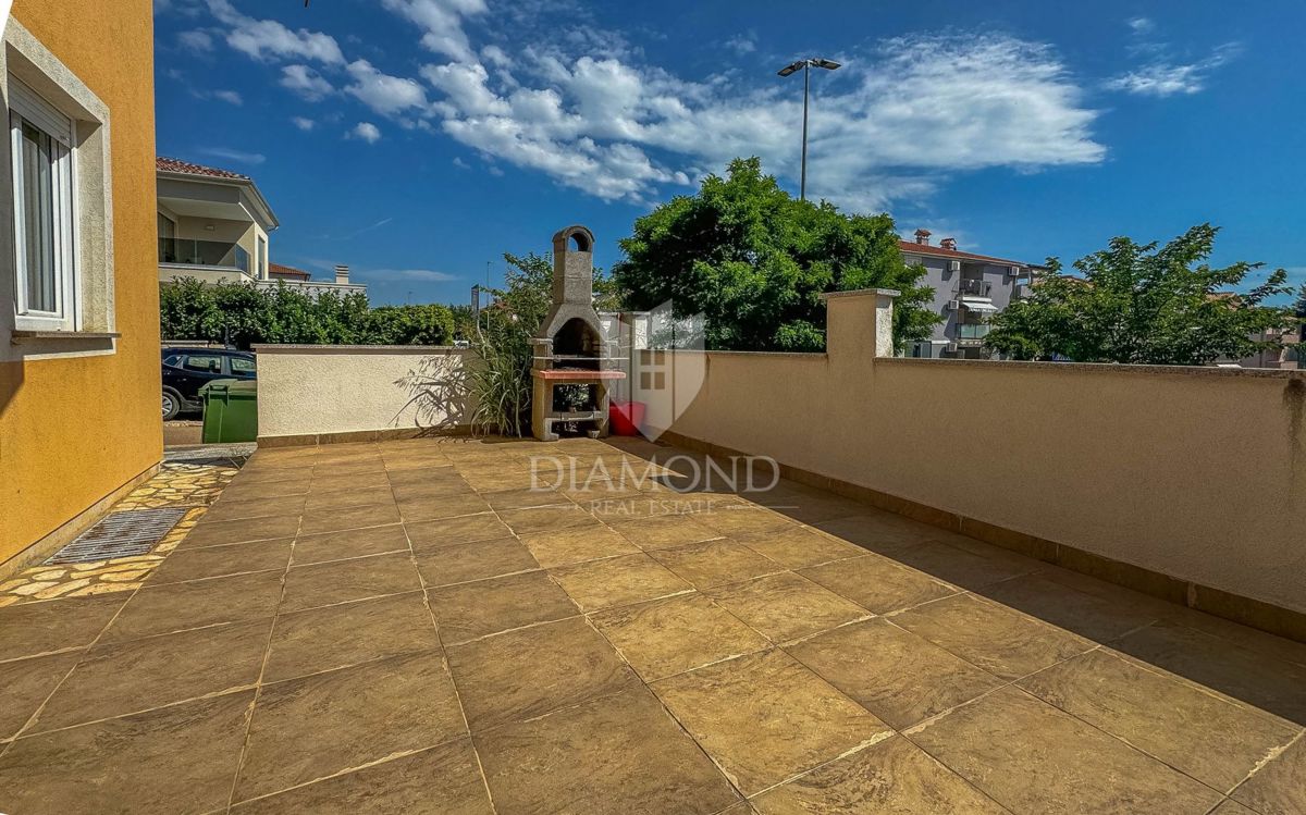 Novigrad, pritličje 71 m2, 300 m od morja