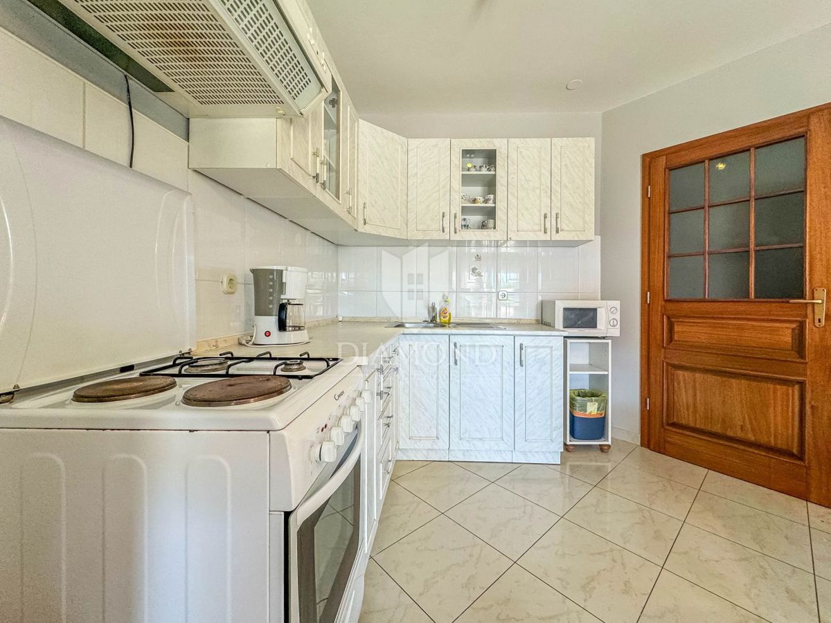 Novigrad, pritličje 71 m2, 300 m od morja