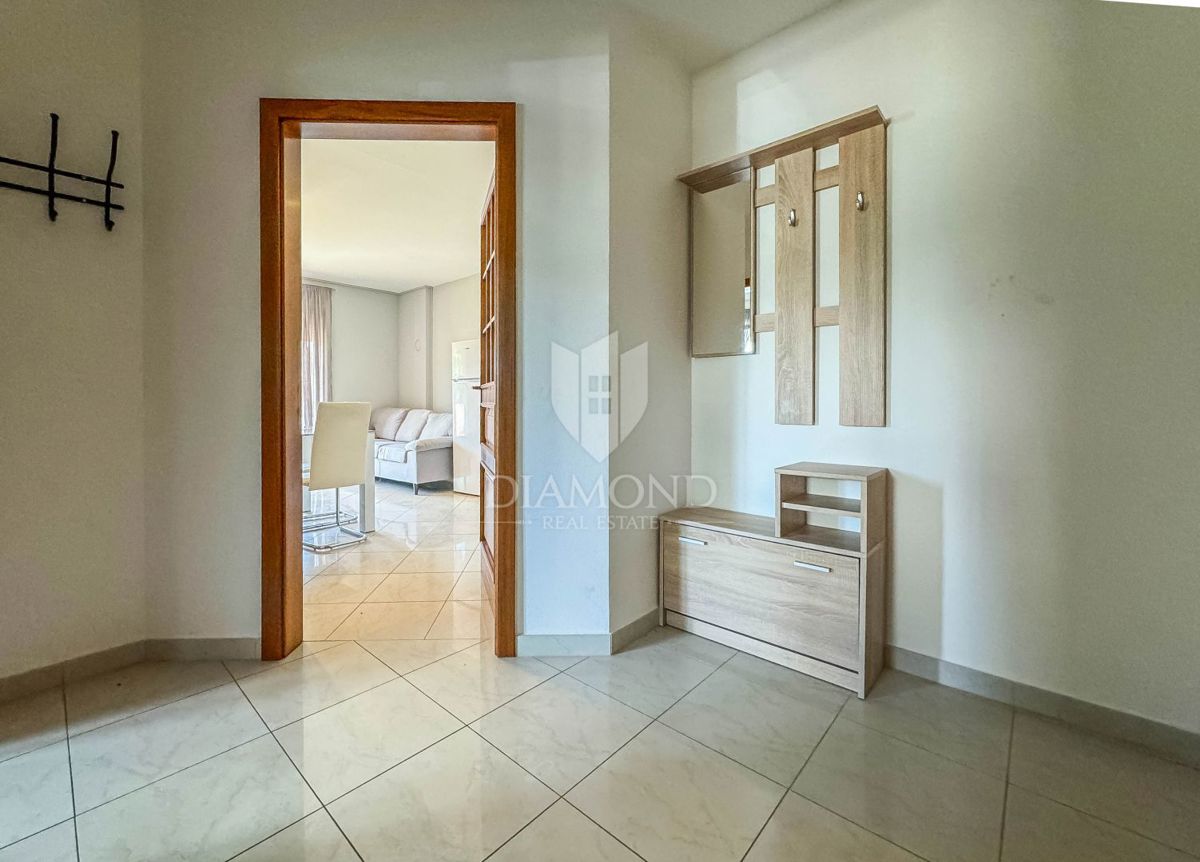 Novigrad, pritličje 71 m2, 300 m od morja