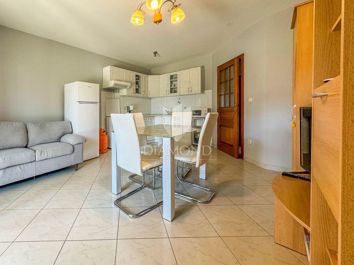 Novigrad, pritličje 71 m2, 300 m od morja