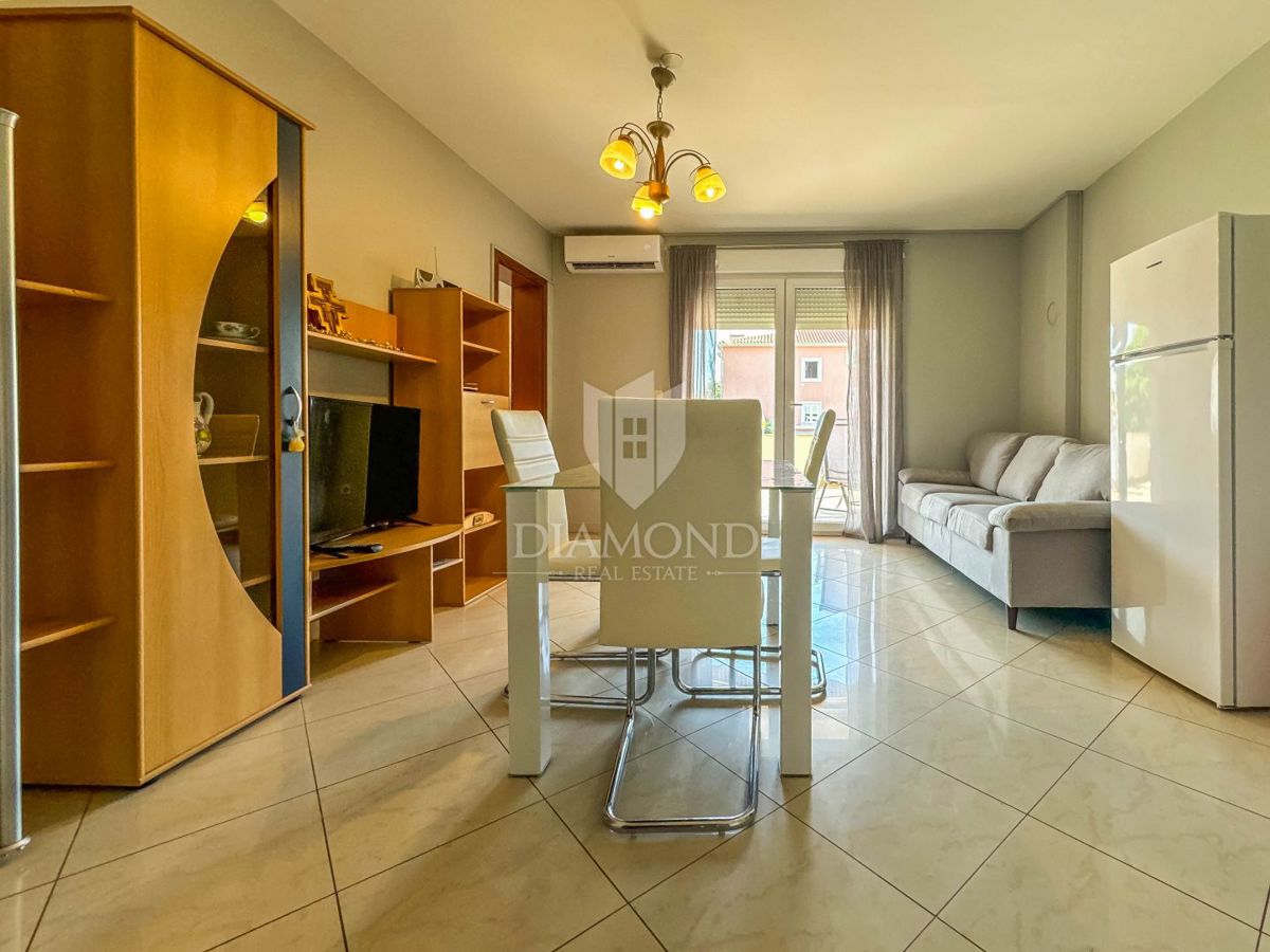 Novigrad, pritličje 71 m2, 300 m od morja