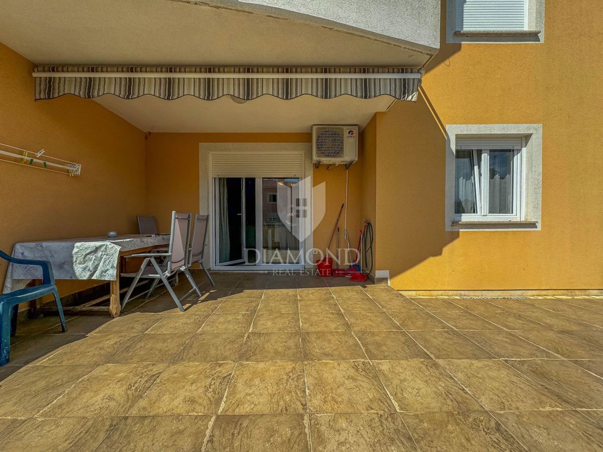 Novigrad, pritličje 71 m2, 300 m od morja