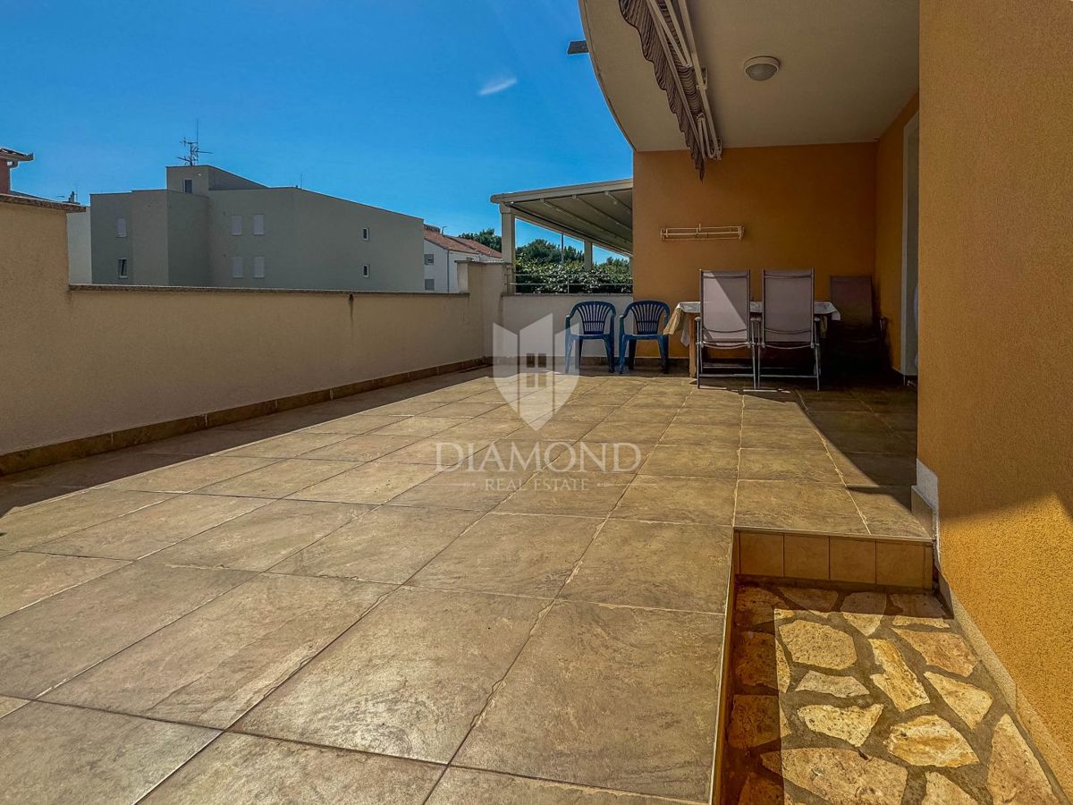 Novigrad, pritličje 71 m2, 300 m od morja