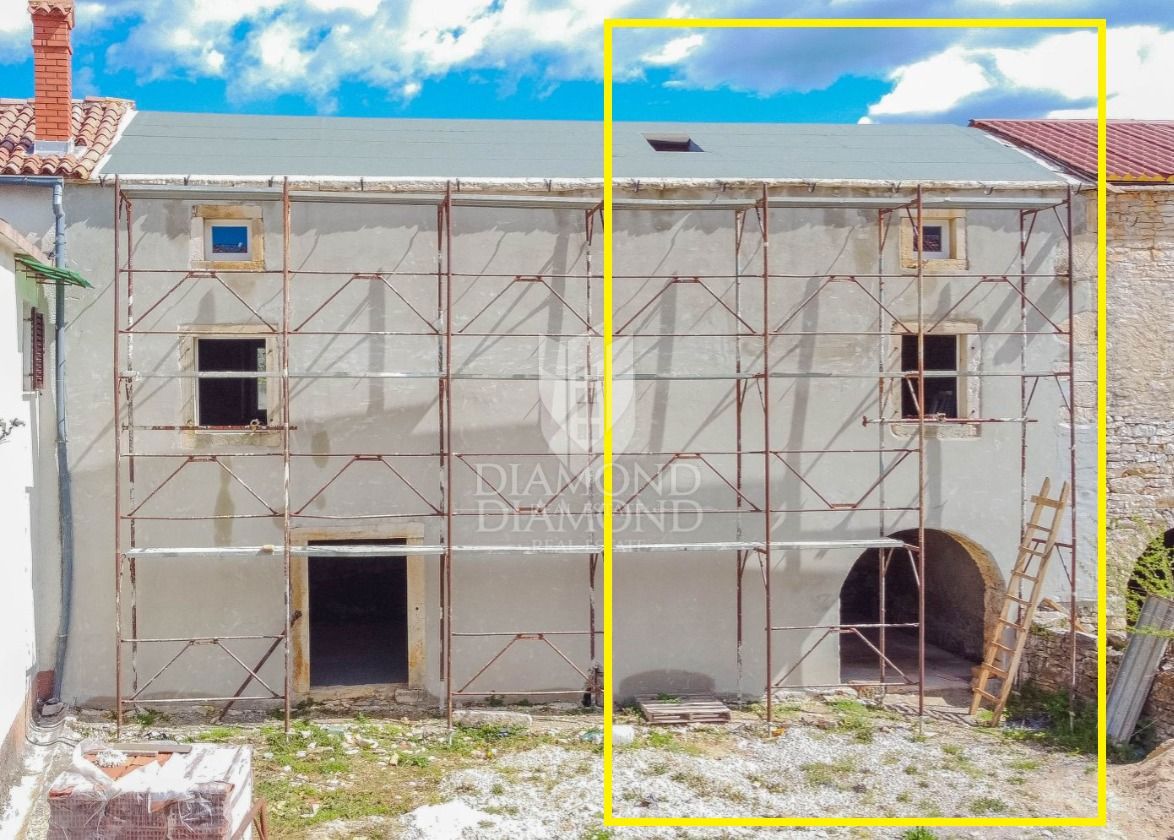 Buje, okolica! Prenovljena hiša s 3 spalnicami!