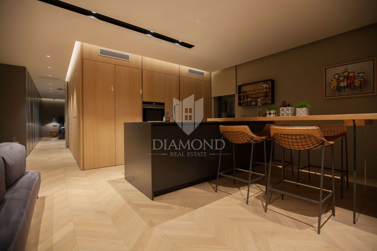 Novigrad, moderno stanovanje 100m2 s čudovitim pogledom na morje!