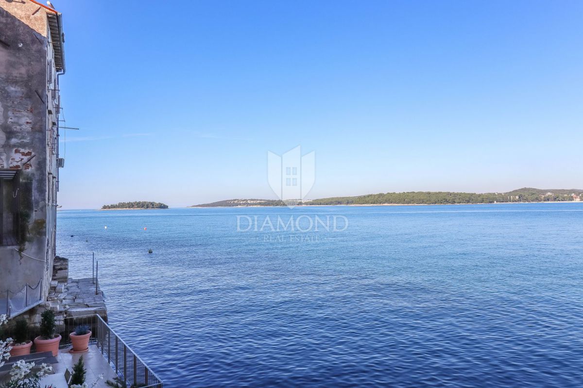 Rovinj! Apartma in PP Prva vrsta do morja!